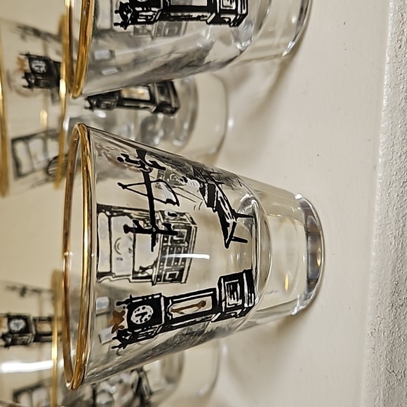 Set of 8 gold rimmed shot glasses - Picture 3 of 3